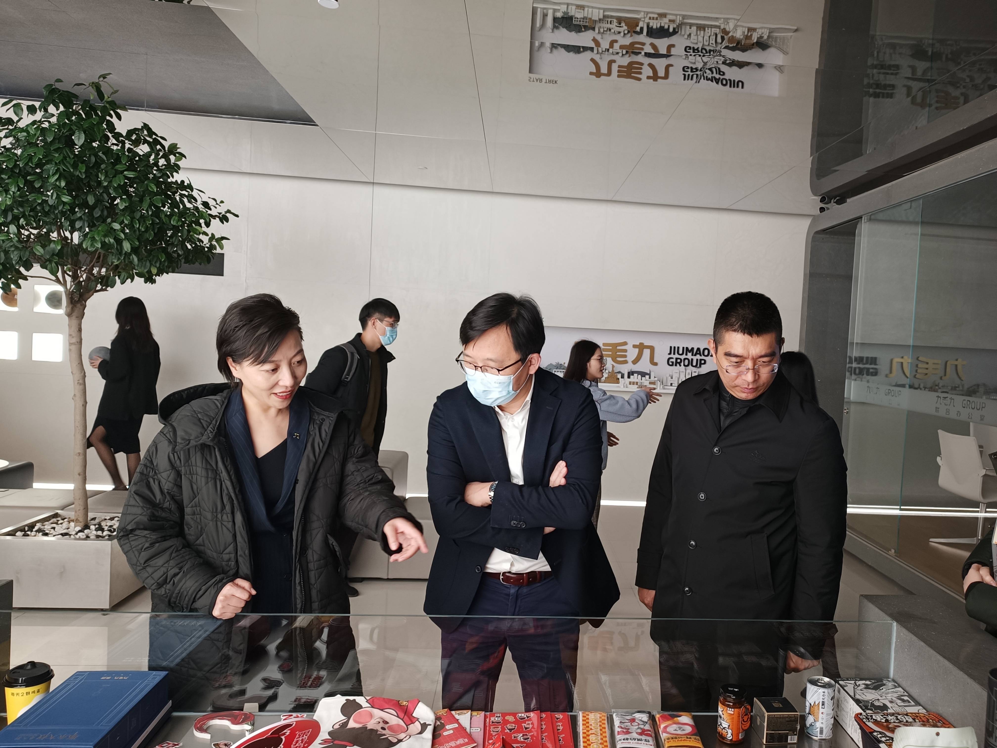 市商務(wù)局局長(zhǎng)洪謙帶隊(duì)調(diào)研餐飲業(yè)發(fā)展情況